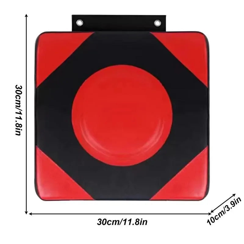 Cible de boxe murale intelligente 2Punch pour entraînement à domicile, surface noire avec capteurs intégrés et attaches solides.