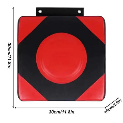 Cible de boxe murale intelligente 2Punch pour entraînement à domicile, surface noire avec capteurs intégrés et attaches solides.