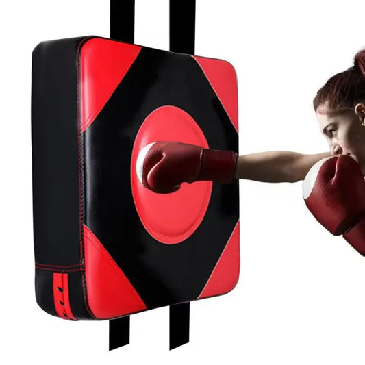Cible de boxe murale intelligente 2Punch pour entraînement à domicile, avec surface d'impact et système de fixation solide.