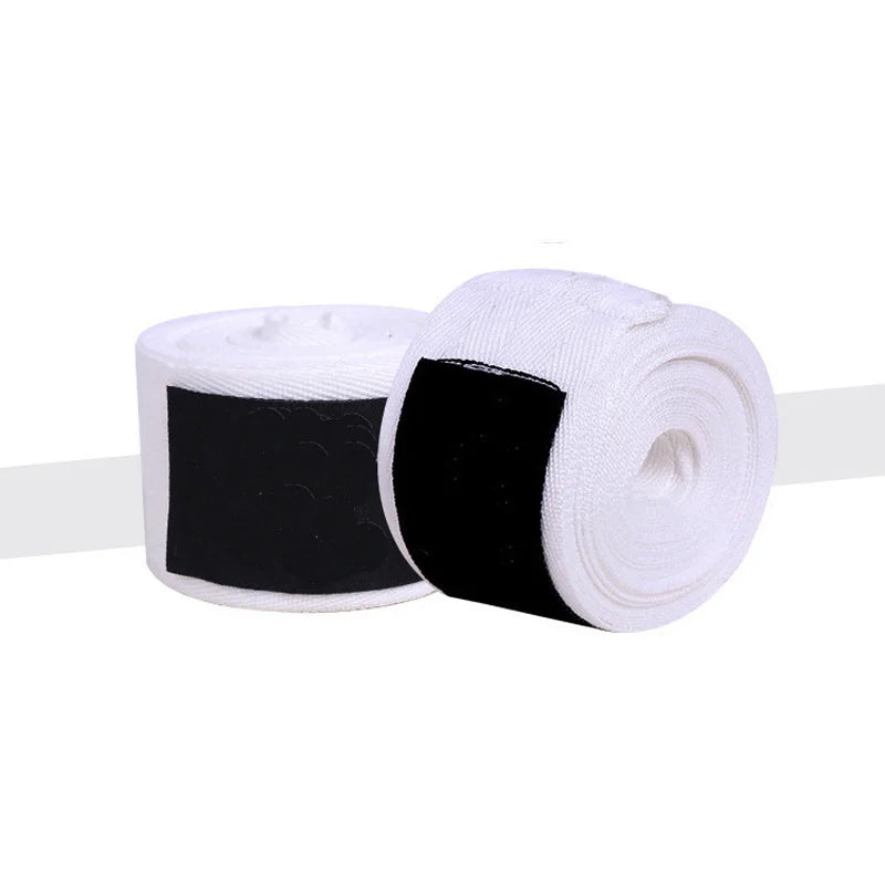 Bandes de boxe en coton 2Punch pour MMA et boxe, montrant leur texture et leur longueur pour un confort optimal.